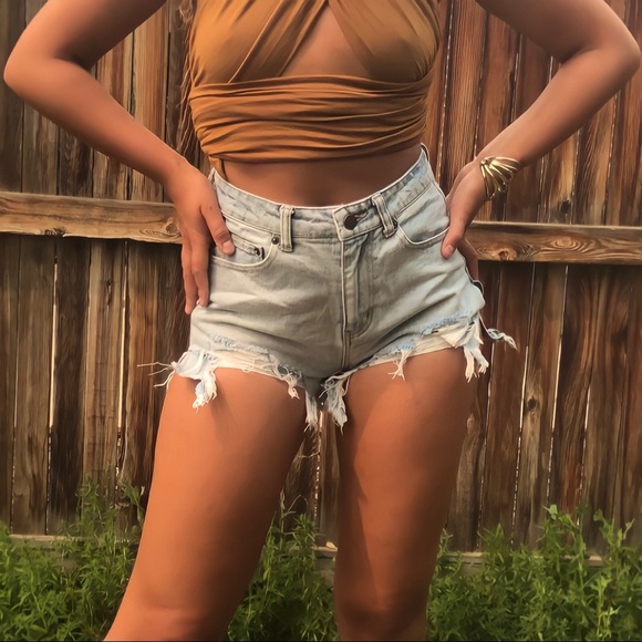 Light wash High Waisted Denim Shorts - Picture 2 of 4